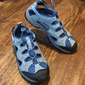 Lands End women's covered water shoes toggle strap blue 8.5B